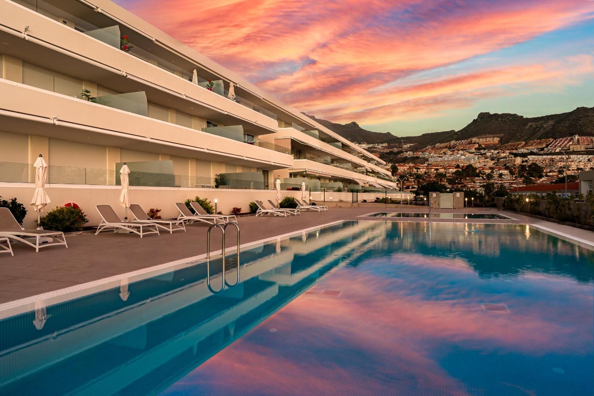 Modern New Apartment Las Terrazas De Costa Adeje. Heated Pool, Big Terrace And Private Parking ภายนอก รูปภาพ